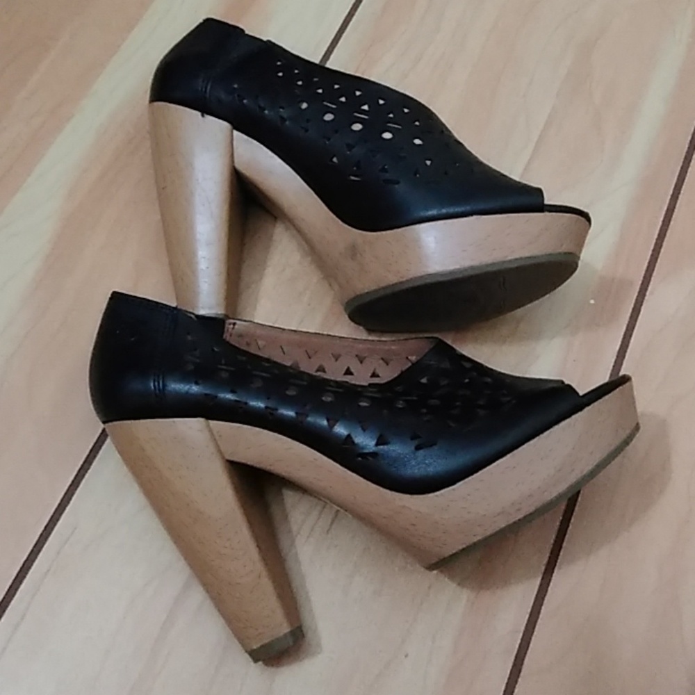 Lucky  Brand platform high heels shoes 6M